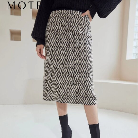 Chic MOTF Wool-Mix Geo Pattern Knit Skirt - Picture 2 of 10
